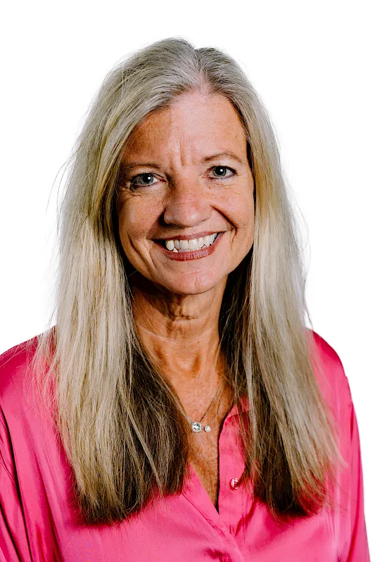 portrait-hinda-mitchell_1.jpg